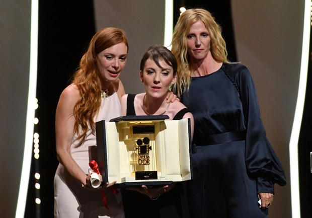 70. Cannes Film Festivali'inde Dikkat Çeken Kırmızı Halı Elbiseleri Cannes Film Festivali Ünlülerin Makyajı Cannes Film Festivali Elbiseleri Cannes Film Festivali 70. Cannes Film Festivali 70. Cannes Film Festivali'inde Dikkat Çeken Kırmızı Halı Elbiseleri
