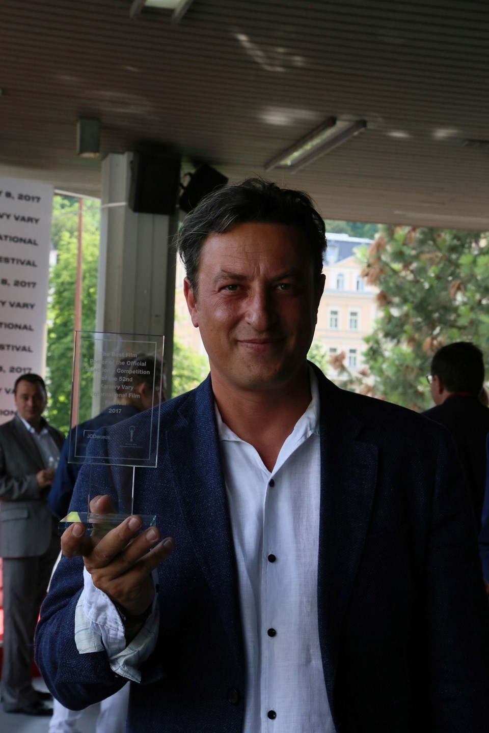 ‘En İyi Afiş’ ödülünü filmin yönetmeni Onur Saylak alırken, kendi Instagram hesabında da DAHA’nın kazandığı ilk ödülün sevincini takipçilerle paylaştı.