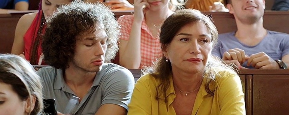 Demet Akbağ, son olarak Çağan Irmak'ın yönetmenliğini üstlendiği 2015 yapımı 'Nadide Hayat' filminde rol almıştı.