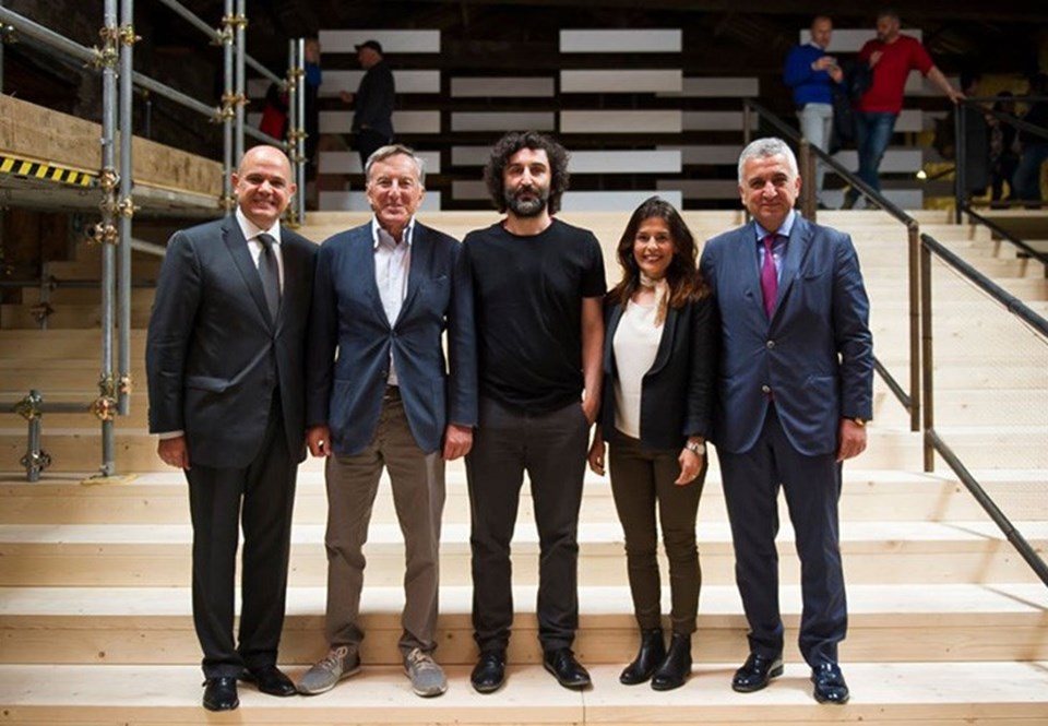 Venedik Bienali 57. Uluslararası Sanat Sergisi’nde Christine Macel’in küratörlüğünde Arsenale ve Giardini’deki “Viva Arte Viva” başlıklı ana serginin yanı sıra, Türkiye’nin de aralarında bulunduğu 85 ülkenin sergisi yer alıyor.