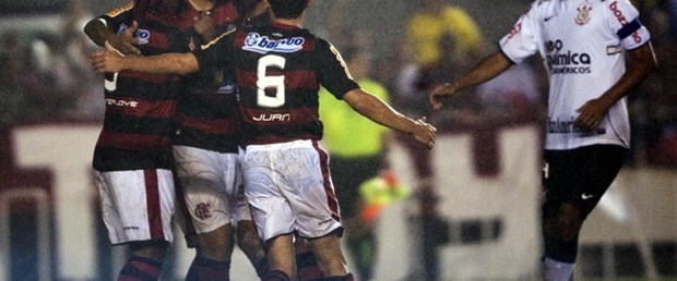 Adriano Carlos ve Ronaldo'yu yıktı