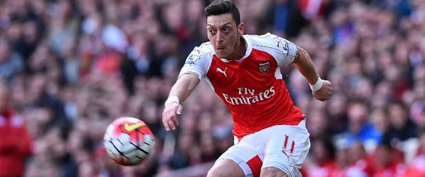 mesut özil arsenal200516.jpg