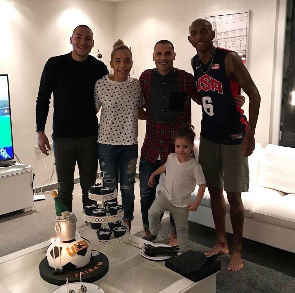 Titi, Beşiktaş'ın Brezilyalıları Talisca, Adriano, Marcelo ve Potekizli Quaresma ile ailece görüşüyor.