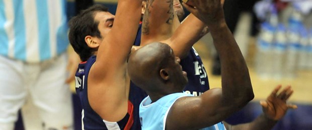 Efes'e ilk darbe Telekom'dan: 87-83