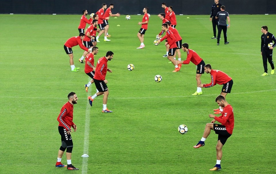 Makedonya'nın Vardar takımı hazırlıklarını, Ülker Stadı'nda gerçekleştirilen antrenmanla tamamladı.