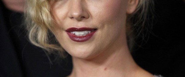 Kuranın yıldızı Charlize Theron!
