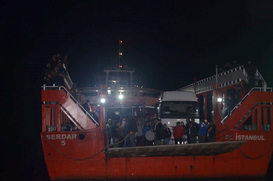 Marmara Adalar Belediye Spor takımı ve taraftarları bütün sezon maç sabahları 6.45 gemisiyle deplasmana gitti.