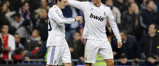 Mesut takım arkadaşı Ronaldo'yu anlattı