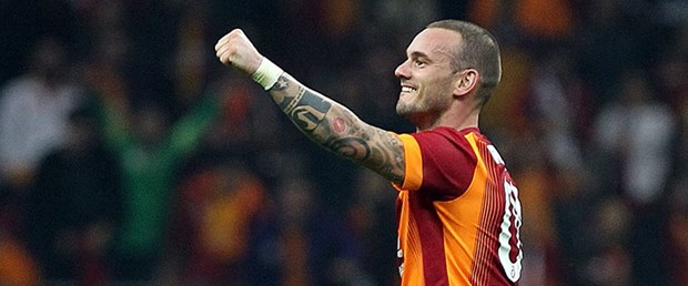 sneijder-derbi-15-01-04