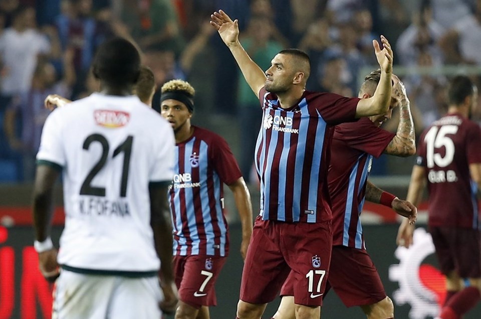 Trabzonspor'a beraberliği getiren Burak Yılmaz, Bordo Mavili formayla 1919 gün sonra ilk maçına çıktı ve golünü attı.