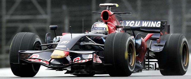 Vettel umudunu korudu