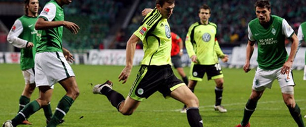 Wolfsburg kaçtı, Werder yakaladı