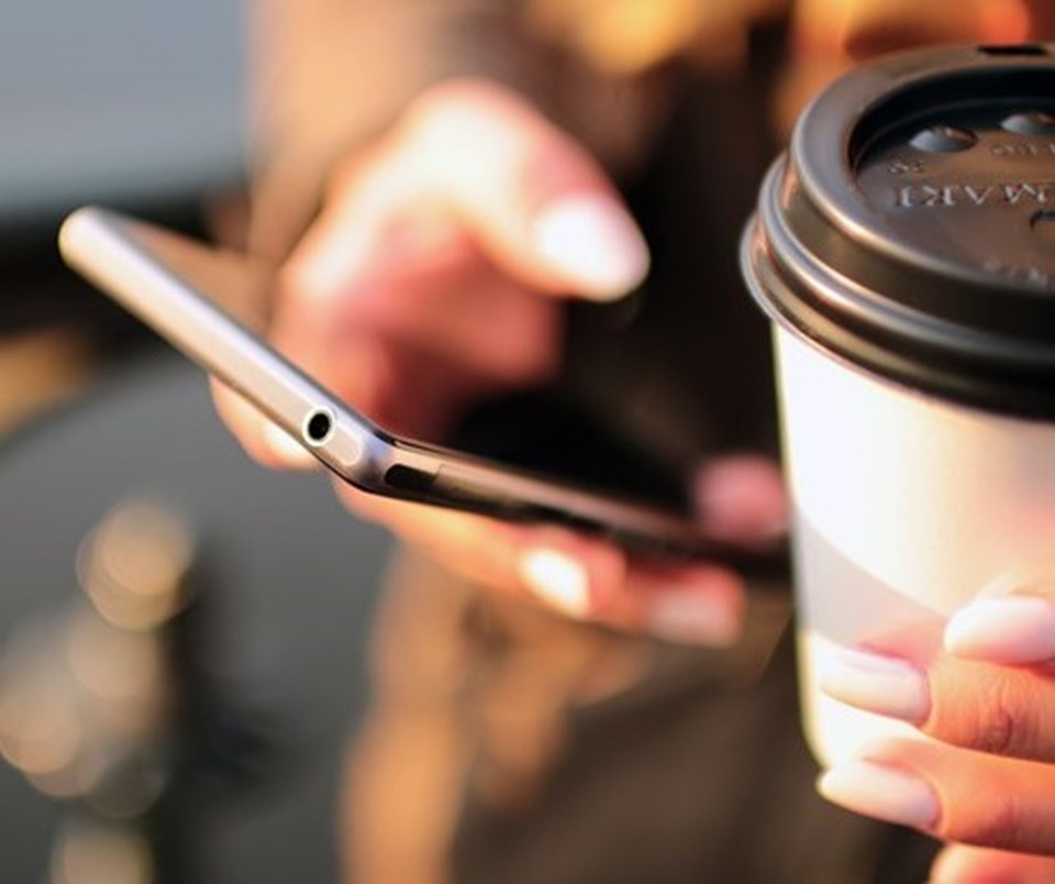 Her şeyden önce 4G ile 4.5G arasında fark olmadığını bilmeniz gerekiyor. Yani 4.5G Türkiye'ye has bir tabir. 4G'nin geldiği en son noktayı temsil ediyor.