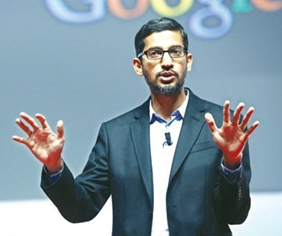 Google'ın CEO’su Sundar Pichai dün yaptığı açıklamada güvenlik için teknoloji şirketlerini telefon şifrelerini kırmaya zorlamanın kullanıcı gizliliğini ihlal edebileceği belirtmiş, Apple'ın kararına destek olmuştu.