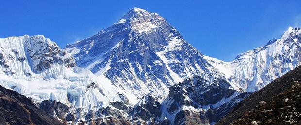 Everest’in yüksekliği yeniden ölçülecek