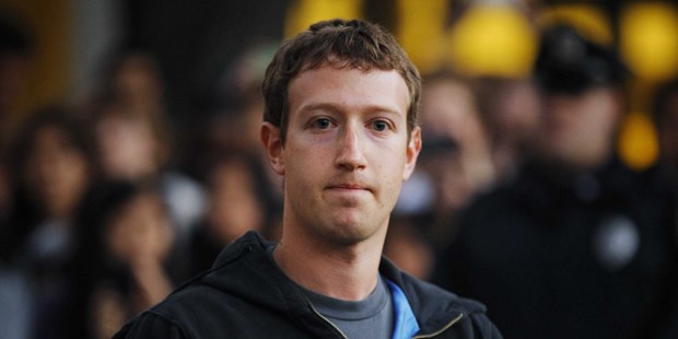 Sosyal medya devi Facebook, canlı yayın hizmeti üzerinden yapılan şiddet paylaşımlarını engellemek için 3 bin kişiyi işe alacağını duyurdu.
