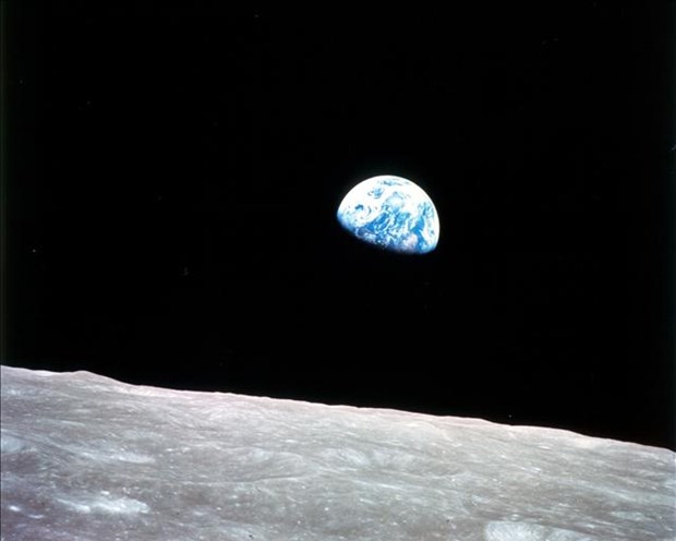 Mavi gezegenin en bilinen fotoğraflarından biri, 24 Aralık 1968’de çekildi. Bu fotoğraf Ay’ın yörüngesine girmiş Apollo 8’den çekildi. Mavi gezegenin en bilinen fotoğraflarından biri, 24 Aralık 1968’de çekildi. Bu fotoğraf Ay’ın yörüngesine girmiş Apollo 8’den çekildi.