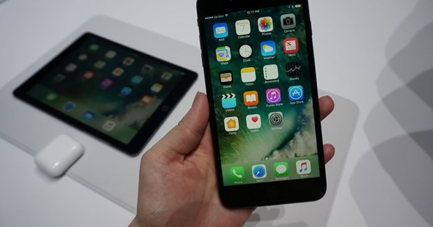 iPhone 7 Plus (770 dolar)