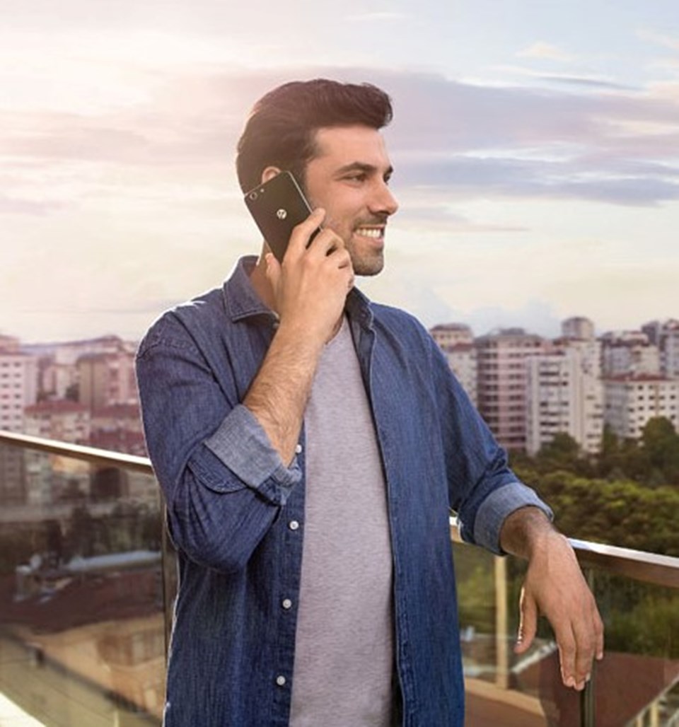 Turkcell’in altı senede 10 farklı akıllı telefon ve tablet geliştirerek kurduğu T serisi ailesi bugüne kadar 2.5 milyona yakın satılırken, yeni geliştirilen T70 ayda 25 TL, T Tablet ise ayda 19 TL’ye satılacak.