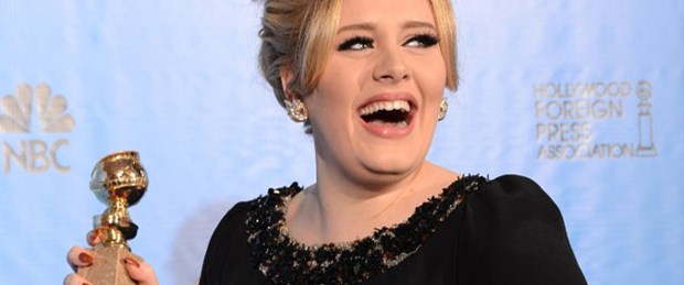 Adele Oscar gecesinde sahnede