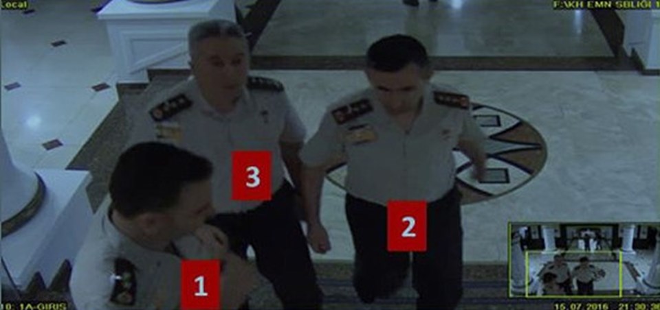 Eski Albay Orhan Yıkılkan (3) Genelkurmay Özel Kalem Müdürlüğünden Albay Hüseyin Hakan Öcal (1) ve Albay Ramazan Gözel (2)
