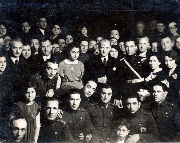 Atatürk'ün arşivlerden çıkan son fotoğrafları