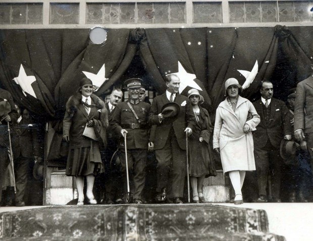 Atatürk'ün arşivlerden çıkan son fotoğrafları