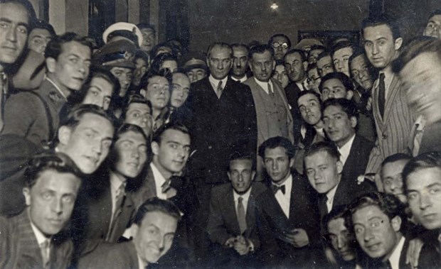 Atatürk'ün arşivlerden çıkan son fotoğrafları