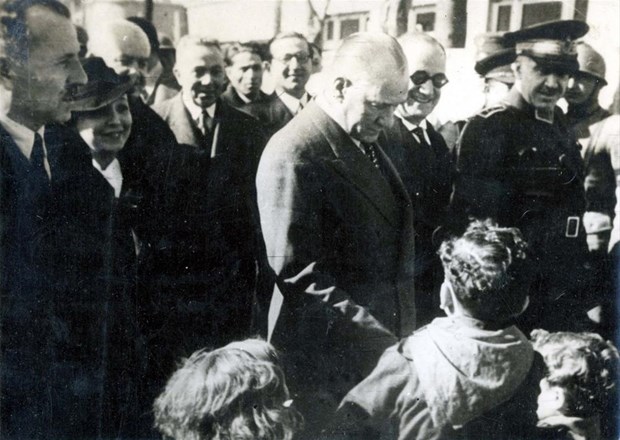 Atatürk'ün arşivlerden çıkan son fotoğrafları