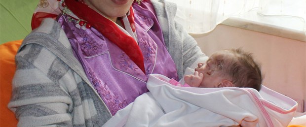 Azra bebek iki gün daha hastanede