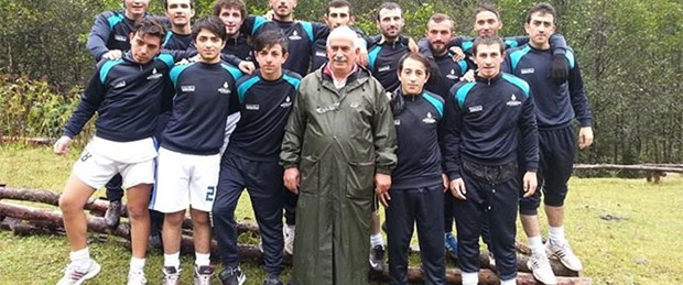 Balkondan düşen teknik direktör öldü