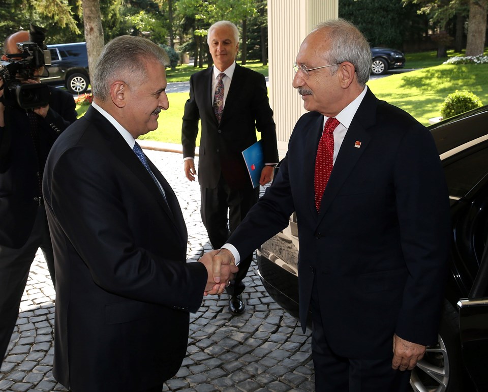 Başbakan Binali Yıldırım, CHP Genel Başkanı Kemal Kılıçdaroğlu ve MHP Genel Başkanı Devlet Bahçeli ile bir araya geldi. 20160822-2-18717561-13508814,Gu6KaMpICky7WyLb_vefnA