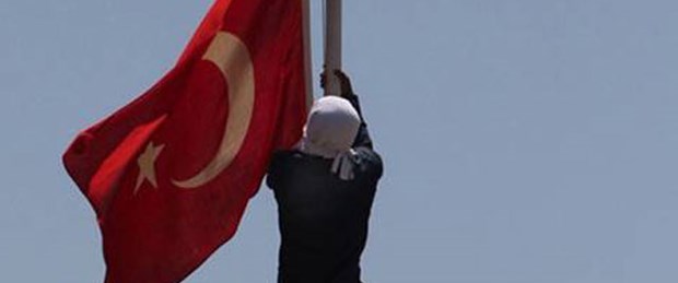 Bayrağı indiren kişi yakalandı