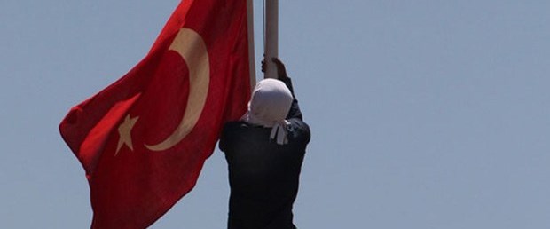 Bayrak indirme soruşturmasında 5 gözaltı
