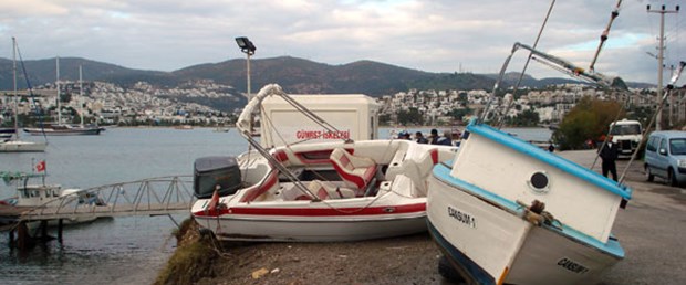 Bodrum'da fırtına tekneleri batırdı