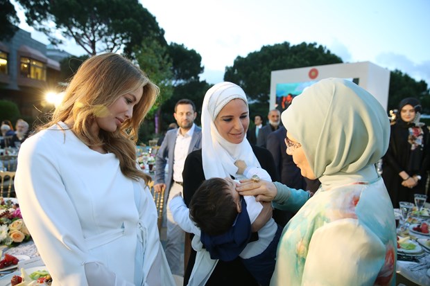 Cumhurbaşkanı Recep Tayyip Erdoğan, İstanbul'da sanatçı ve sporcularla birlikte iftar yaptı. İftara Türkiye'nin yakından tanıdığı birçok isim katıldı. ,Rpn_iF7AH0aWvR0J9qI59w