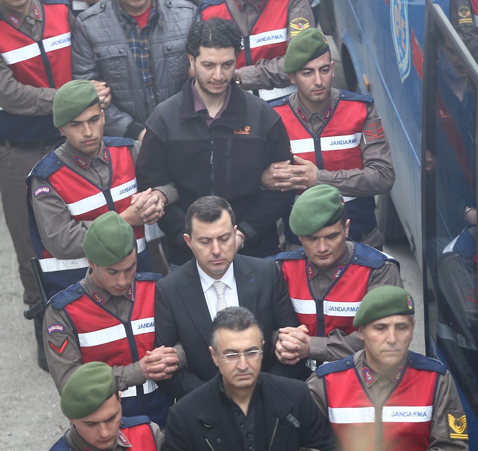 Ali Yazıcı (Orta sıradaki)