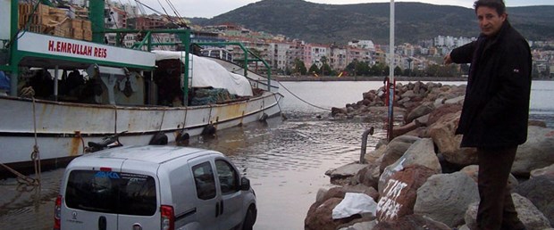 Dikili'de deniz 1 metre yükseldi