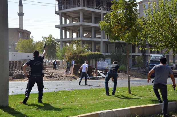 Şanlıurfa Siverek ilçesinde döner bıçaklı bir kişi, gerginliğe neden oldu. ,IaGWYF3qqkKUOhMIKysm7g