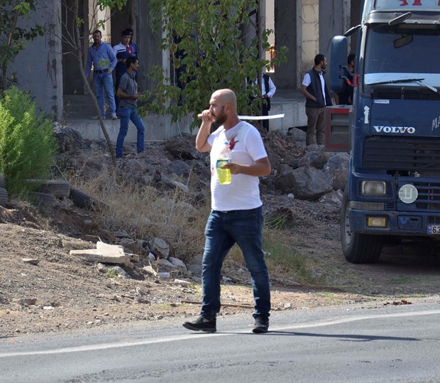 Şanlıurfa Siverek ilçesinde döner bıçaklı bir kişi, gerginliğe neden oldu. ,sIE9rpkaUkS9oJdkElY7zg