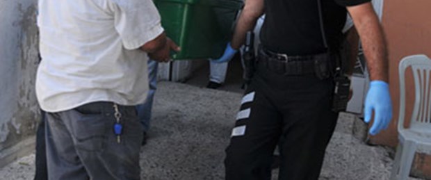 Evde tek başınayken boğazı kesildi