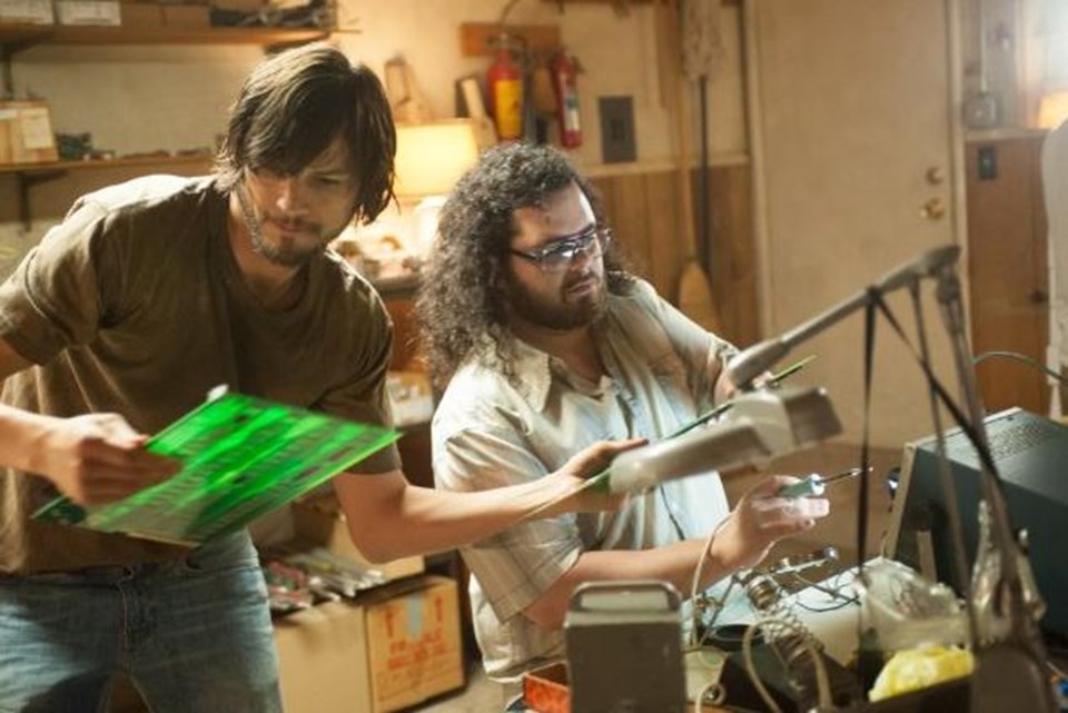 Ashton Kutcher (Steve Jobs) Josh Gad (Steve Wozniak)