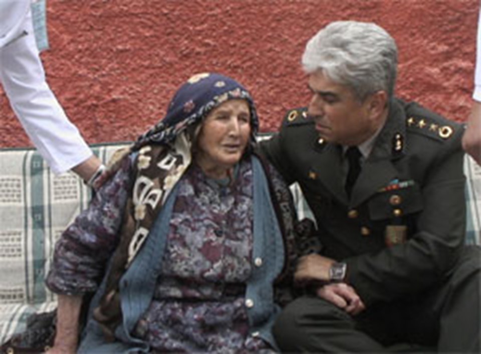 Şehit Ahmet Eryılmaz’ın Kırıkkale’deki baba evi ve acı haberi alan anne Cennet Eryılmaz.