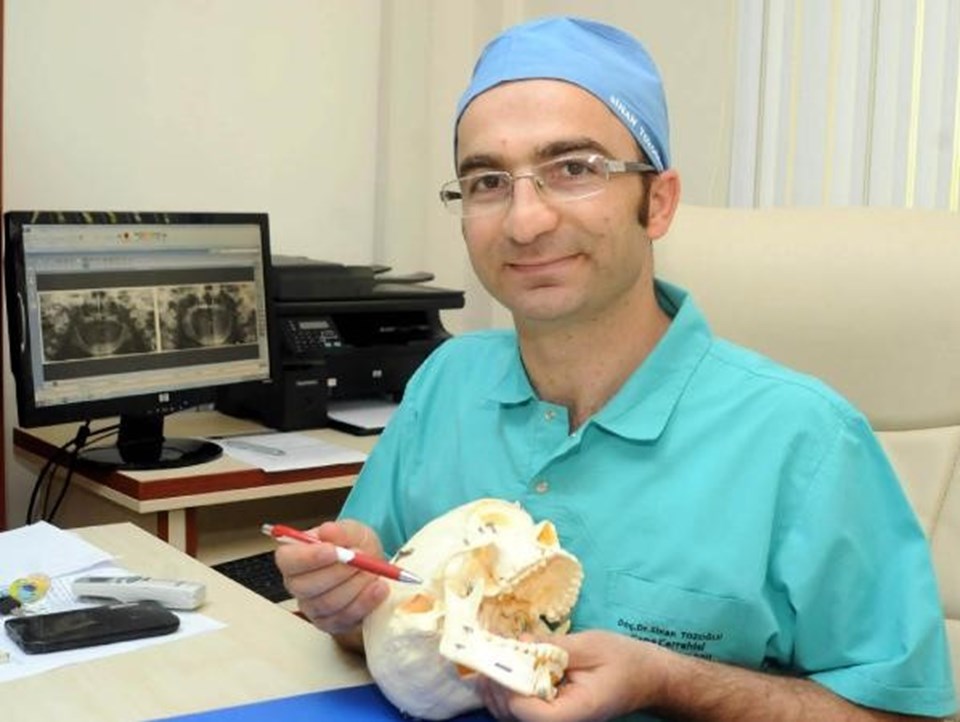Diş Hekimliği Fakültesi Çene Cerrahi Anabilim Dalı Başkanı Prof. Dr. Sinan Tozoğlu