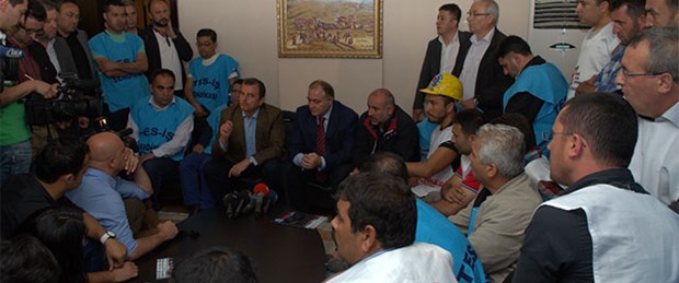 İşçiler Türk-İş'i işgal etti