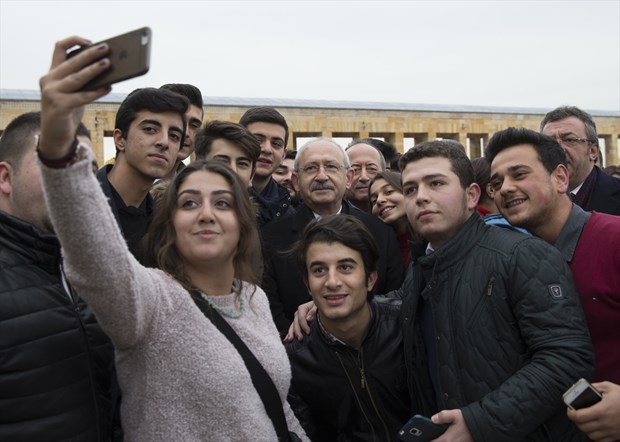 Cumhurbaşkanı İsmet İnönü, ölümünün 43. yılında Anıtkabir'deki mezarı başında törenle anıldı. ,53zImSDSAEiN7cLz663OIQ