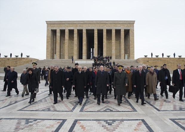 Cumhurbaşkanı İsmet İnönü, ölümünün 43. yılında Anıtkabir'deki mezarı başında törenle anıldı. ,5H1sjoB5VUGRbk0hB3QYGw