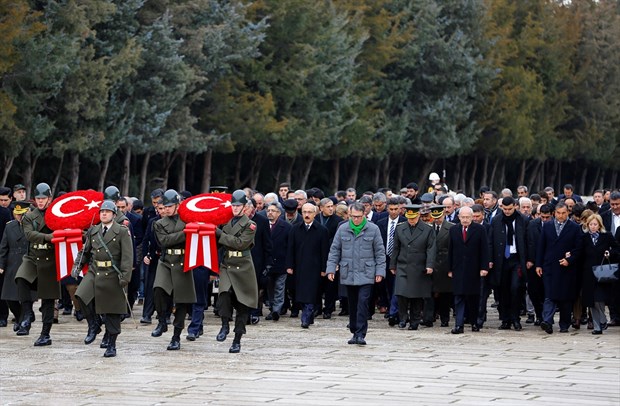 Cumhurbaşkanı İsmet İnönü, ölümünün 43. yılında Anıtkabir'deki mezarı başında törenle anıldı. ,S4Qm1iqmJ0225DjAYaDa0Q