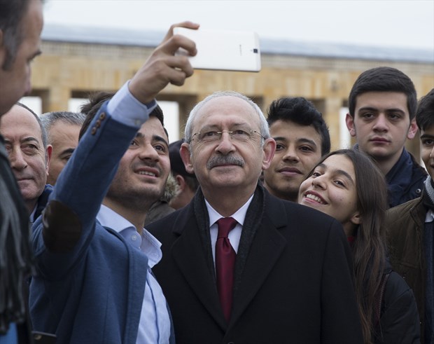 Cumhurbaşkanı İsmet İnönü, ölümünün 43. yılında Anıtkabir'deki mezarı başında törenle anıldı. ,Sz9B0NZ8d0qpwAwb4CvfCg