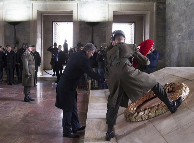 Cumhurbaşkanı İsmet İnönü, ölümünün 43. yılında Anıtkabir'deki mezarı başında törenle anıldı. ,kJWTnQRRM0ySFtjYY6dE6g